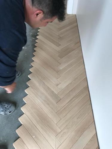 Oak-Massive-Herringbone-Baliksirti (1)